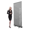 Roll-up Mosquito w czarnej kasecie z wydrukiem na banerze 440g Czarny rollup