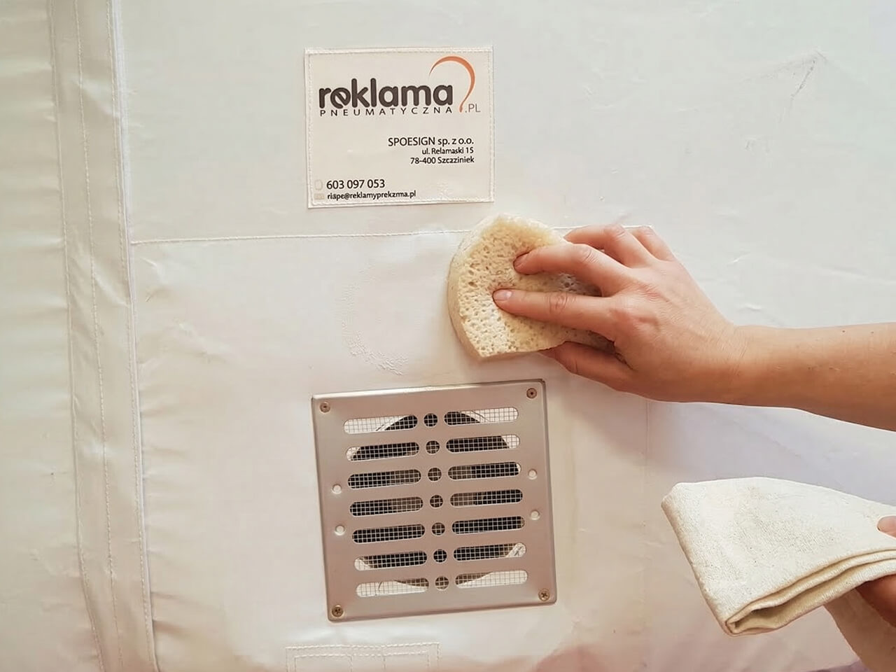 Jak przedłużyć żywotność dmuchanych produktów reklamowych? Poradnik konserwacji i przechowywania