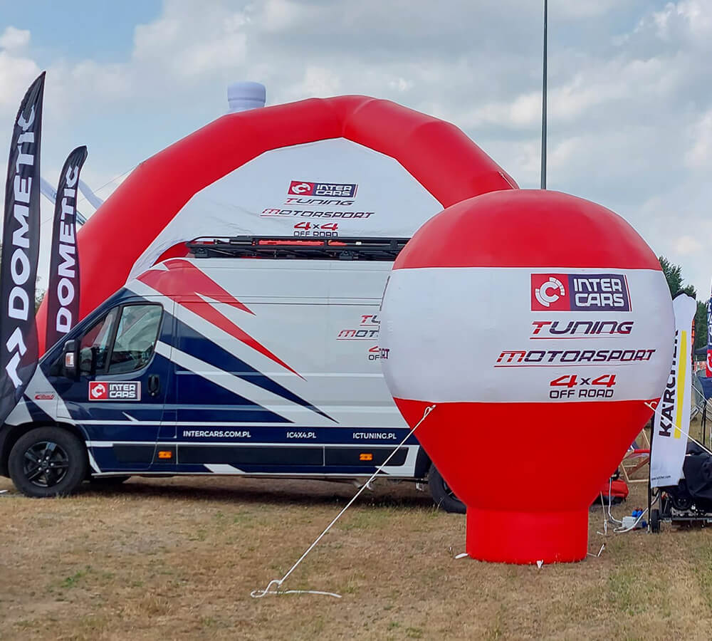 Całoroczna promocja outdoorowa z wykorzystaniem dmuchanych elementów reklamowych